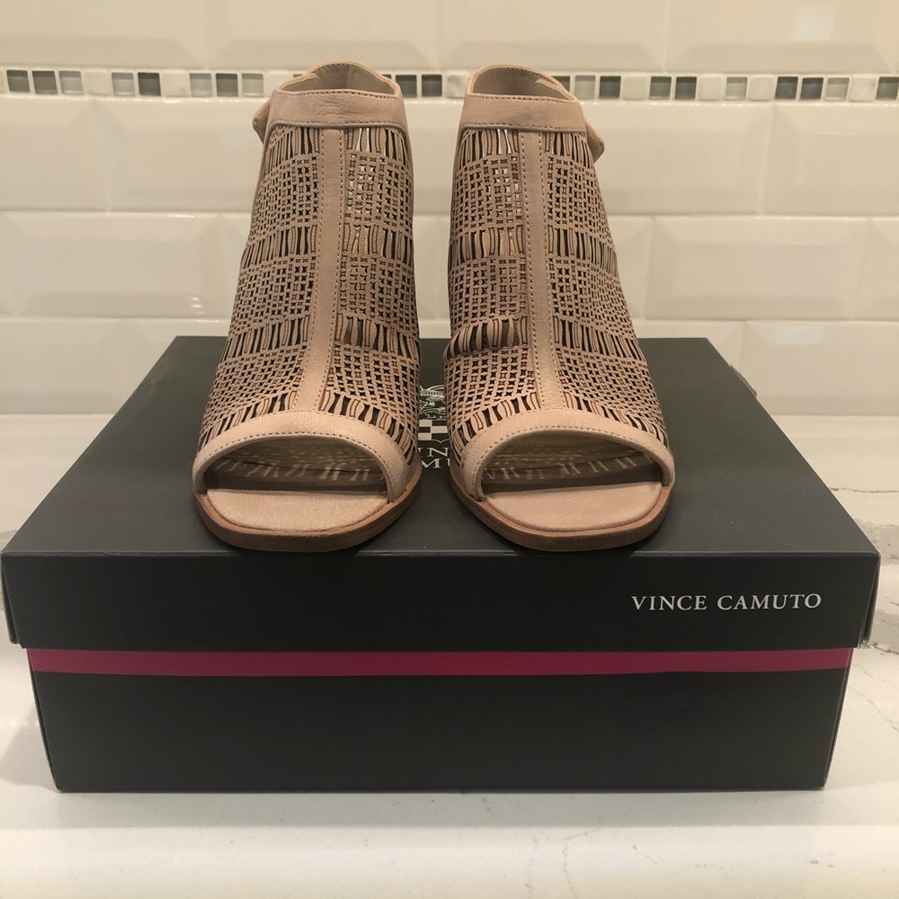 Vince Camuto Keannie sandal.